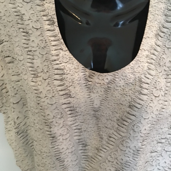 CAbi Blouse Cream Gray Silk Cap Sleeve Sz XS - Picture 2 of 7